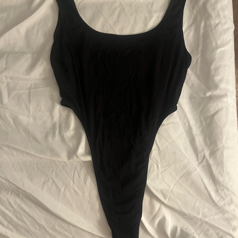 SHEIN Black Ribbed Scoop Neck Bodysuit